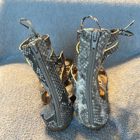 Carlos Santana Gladiator Sandals - Picture 2 of 2